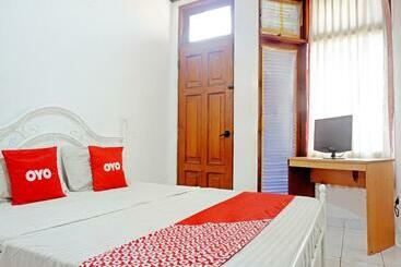 Hotel Oyo 90824 Griya Ummiku Syariah