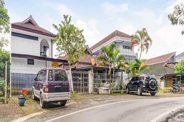 Hotel Spot On 90797 Sukun Syariah Homestay
