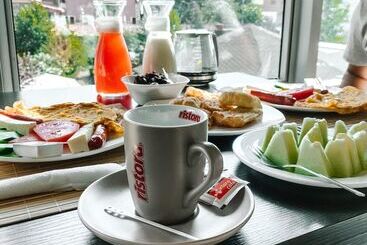 Hotelli Kompleksi Arifi