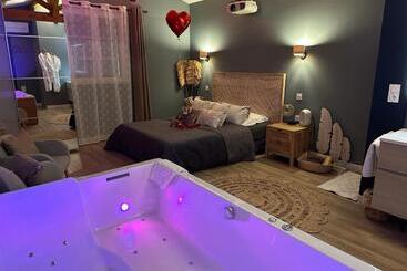 פנסיון Mas Hinaiti Suite Romantique Avec Spa Et écran Géant De Cinéma