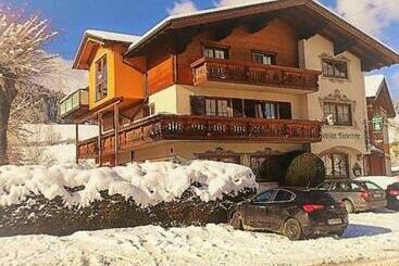 ベッドアンドブレックファースト Privatzimmervermietung Wiederkehr