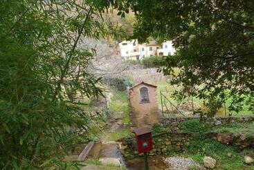 هتل Agriturismo Alveare