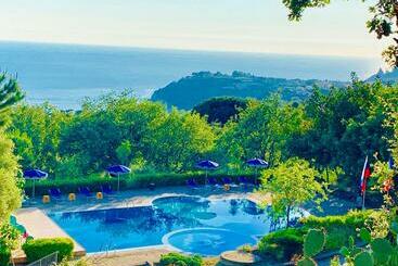 Naturamare Apartments   Piscina Idromassaggio Con Vista Mare Aperta Fino Alle Ore 22 00