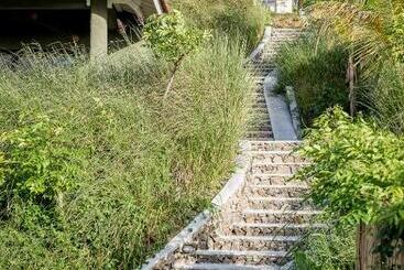 膳宿费 Drop In Surf Lodge