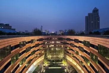 هتل Hualuxe Shanghai Twelve At Hengshan, An Ihg