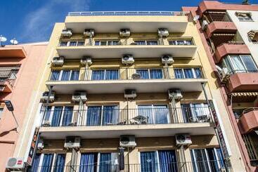 بنسيون Pensión Pardo