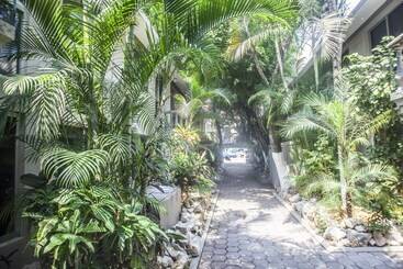 هتل Suites La Fragua