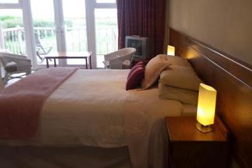 צימר Lakeland Midsummer Lakehouse