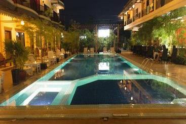 בית מלון כפרי Grand Sihanouk Ville