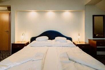 Hotel Korona Pension And Restaurant