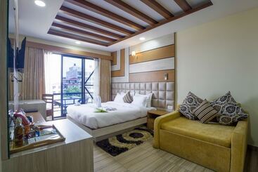 استراحتگاه Chitwan Midtown