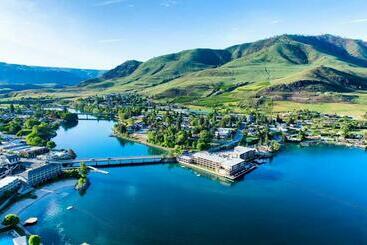 Aparthotel Grandview Lake Chelan  Waterfront View, Pool, Hot Tub, Golf, 1 Min To Downtown