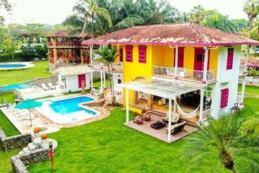 Bed and Breakfast Casa Etnika