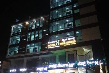 Hotel 8th Mile Suites