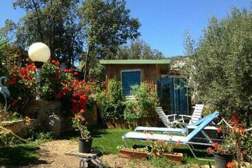 Pensiune L Oiseau Bleu à Calvi