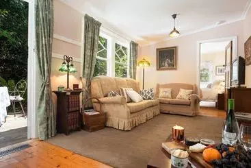 Hotel Adeline Bed And Breakfast