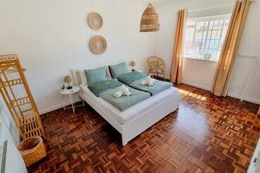 פנסיון Tika Surf Camp Ericeira