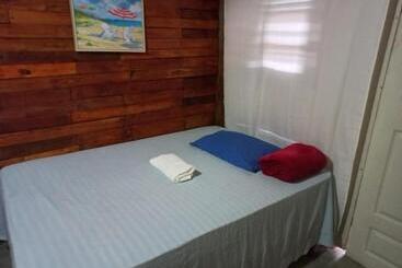 پانسیون Victoria S Beach House