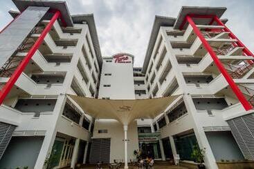 Tune Hotel Klia Aeropolis