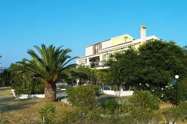 Sunny Studios & Apartments