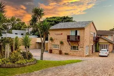 Majatalo Phumanathi Guesthouse