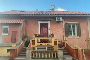 تختخواب و صبحانه Mamma Mia