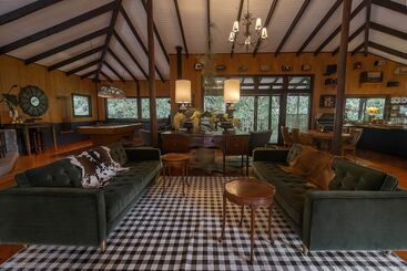 فندق Trogon Lodge