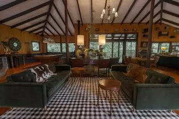 فندق Trogon Lodge