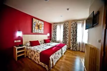 فندق Condes De Castilla