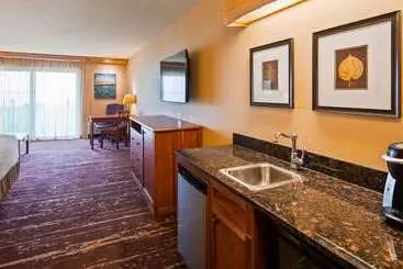 בית מלון כפרי Best Western Premier The Lodge On Lake Detroit