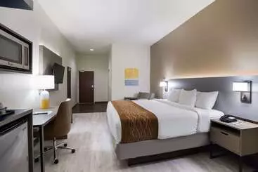 Отель Comfort Inn & Suites Victoria North