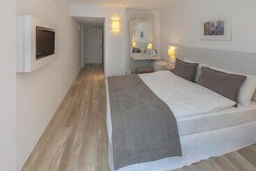 The Beachfront Hotel Adult Only 16 Plus