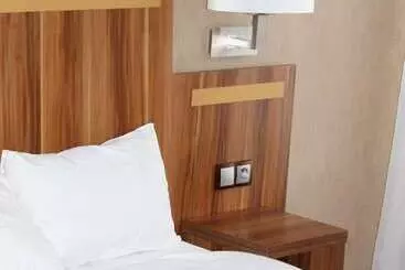 هتل The Originals Du Grand Monarque Nantes Gare