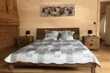 تختخواب و صبحانه Au Pré Des Chevaux