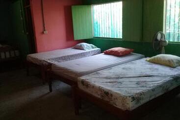 پانسیون Hostal Maria