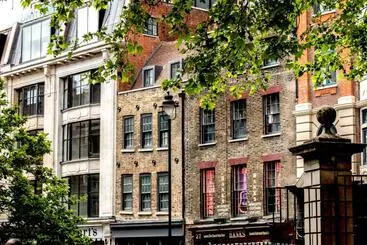 هتل آپارتمان Chateau Denmark London