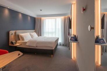 בית מלון כפרי Holiday Inn Express   Krefeld   Dusseldorf, An Ihg