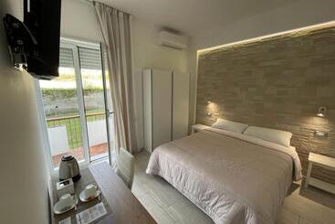 Zaro Suites B&b