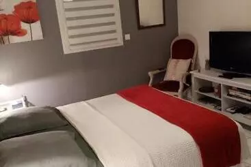 Aamiaismajoitus (B&B) Les Coquelicots Chambre D  Hote Avec Grand Lit Et Salle D Eau Privative Pour Une Persone Ou Un Coupl