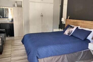 Отель Rue Guesthouse