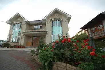 تختخواب و صبحانه Cingjing Farm Jenku Villa