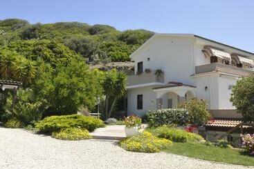 Bed & Breakfast Ajò A Casa