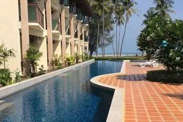 Hotel Lanta Pura Beach Resort