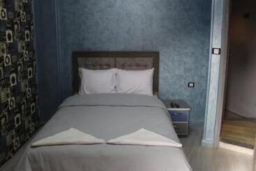 هتل Hostel Sunset Down Town