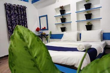 Hotel Adh K F International   Budget