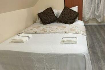 פנסיון A Comfortable Room