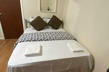 膳宿费 A Great Room In Queens