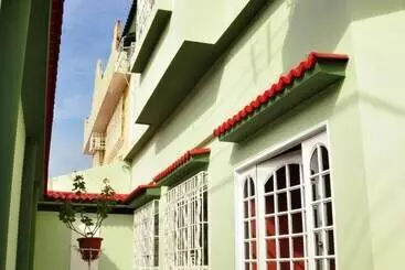 Hotell Jeshua Simmonds