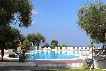 بانگلو Villaggio La Pizzuta