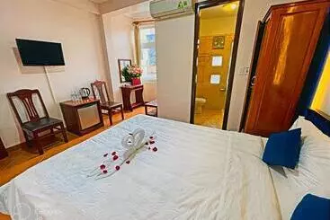 Hotel Hue Pink Lotus
